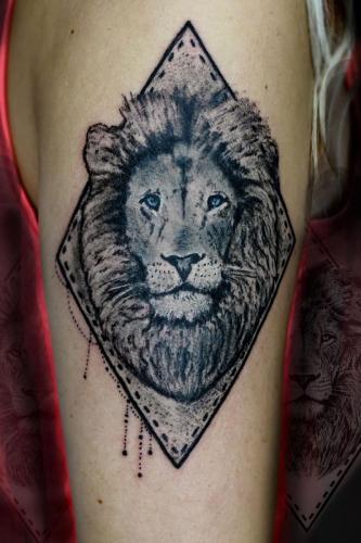 lion-tattoo-for-women